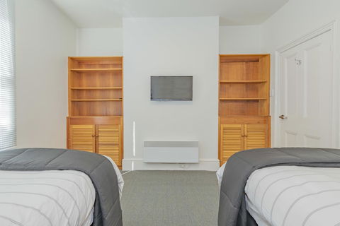 4 Bedroom House - Hobart CBD - Free Parking - Free WIFI - Australian Directory 15