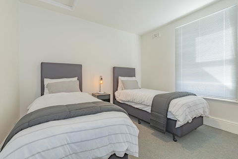 4 Bedroom House - Hobart CBD - Free Parking - Free WIFI - Australian Directory 23