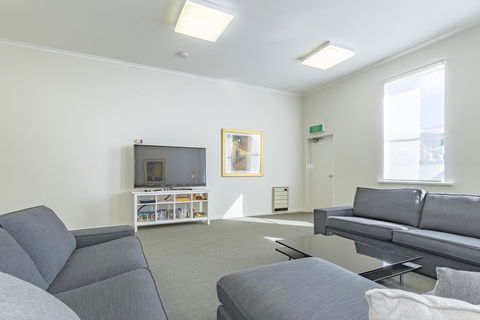 4 Bedroom House - Hobart CBD - Free Parking - Free WIFI - Australian Directory 20