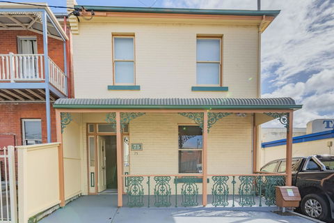 4 Bedroom House - Hobart CBD - Free Parking - Free WIFI - Australian Directory 14