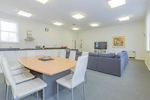 4 Bedroom House - Hobart CBD - Free Parking - Free WIFI - Australian Directory 0