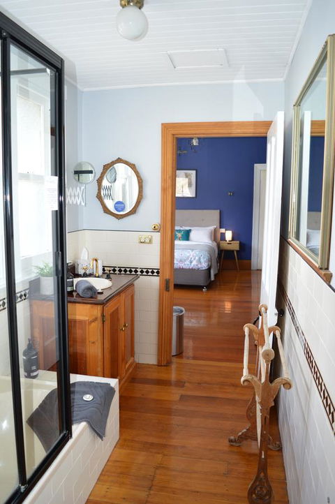 The Dragonfly Inn - Australian Directory 43