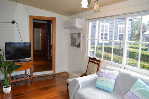 The Dragonfly Inn - Australian Directory 9