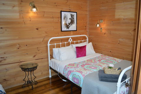 The Dragonfly Inn - Australian Directory 18