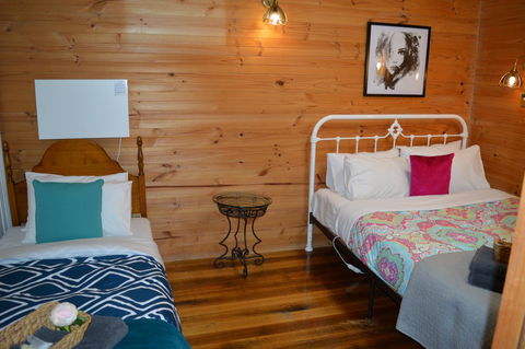 The Dragonfly Inn - Australian Directory 16