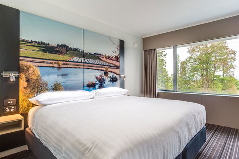 Mercure Launceston - Australian Directory 13