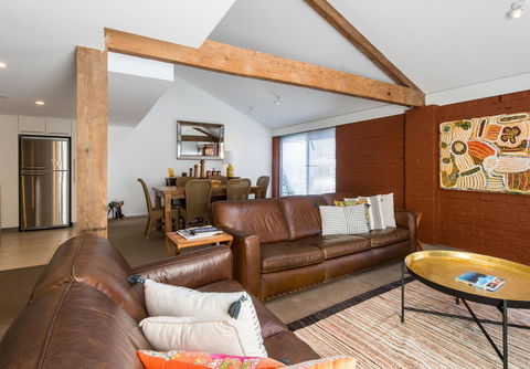 Sullivans Cove Apartments - Australian Directory 21