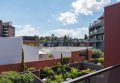 Sullivans Cove Apartments - Australian Directory 41