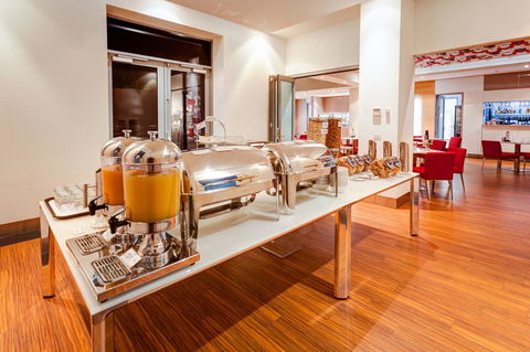 Mantra Charles Hotel - Australian Directory 18
