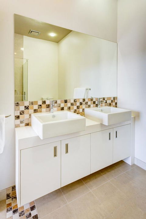 Mantra Charles Hotel - Australian Directory 5