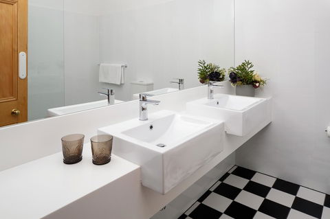 Rydges Hobart - Australian Directory 15