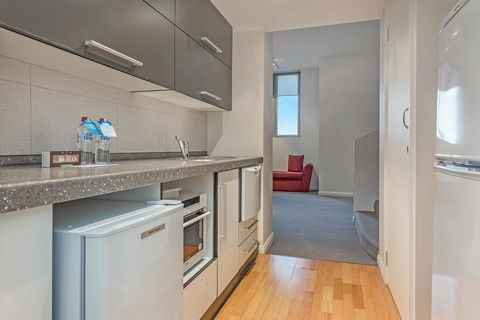 Mantra One Sandy Bay Road - Australian Directory 5