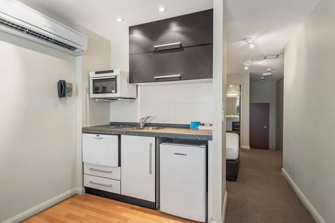 Mantra One Sandy Bay Road - Australian Directory 25