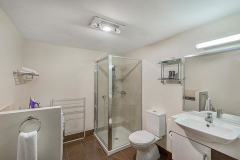 Mantra One Sandy Bay Road - Australian Directory 22