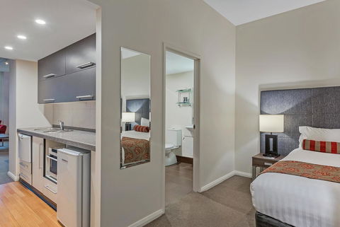 Mantra One Sandy Bay Road - Australian Directory 18