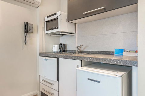 Mantra One Sandy Bay Road - Australian Directory 32