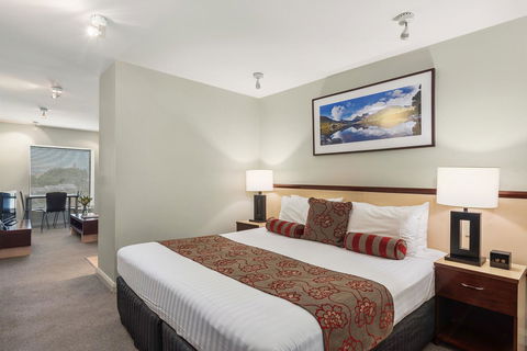 Mantra One Sandy Bay Road - Australian Directory 26