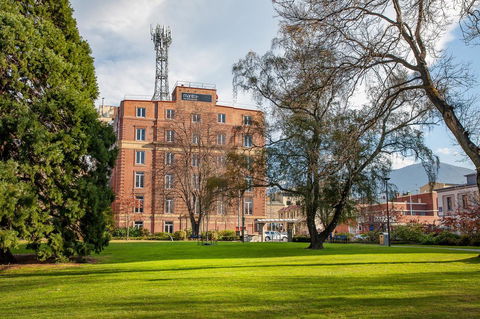 Mantra One Sandy Bay Road - Australian Directory 0