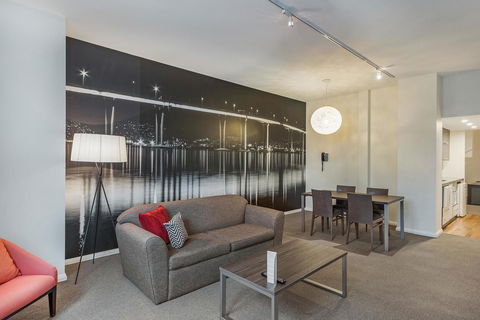 Mantra One Sandy Bay Road - Australian Directory 6