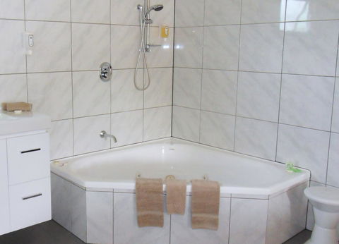 Driftwood Strahan Villas - Australian Directory 21