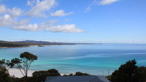 SEA EAGLE COTTAGE Amazing Views Of Bay Of Fires - Australian Directory 26