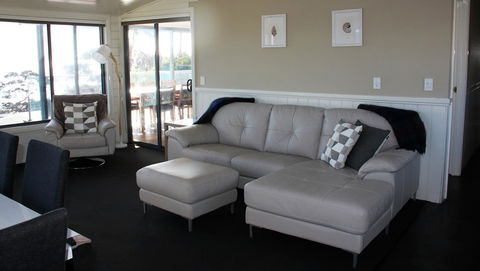SEA EAGLE COTTAGE Amazing Views Of Bay Of Fires - Australian Directory 5
