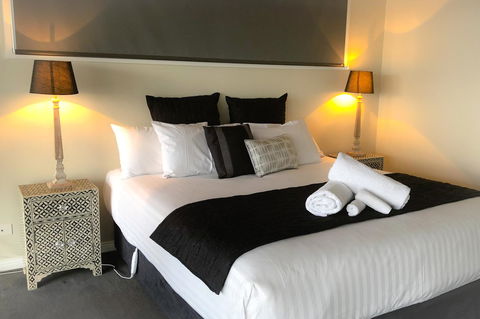SEA EAGLE COTTAGE Amazing Views Of Bay Of Fires - Australian Directory 2