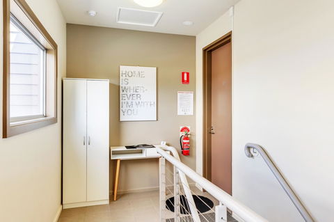 Bellerive Marina View Apartments NO 27 - Australian Directory 18