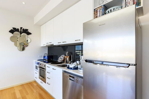 Bellerive Marina View Apartments NO 27 - Australian Directory 14