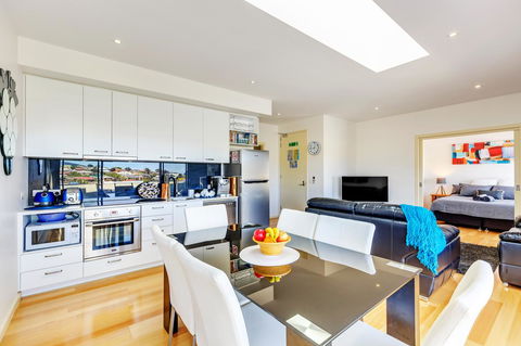 Bellerive Marina View Apartments NO 27 - Australian Directory 0