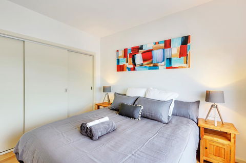 Bellerive Marina View Apartments NO 27 - Australian Directory 5