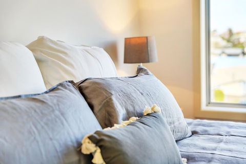 Bellerive Marina View Apartments NO 27 - Australian Directory 6