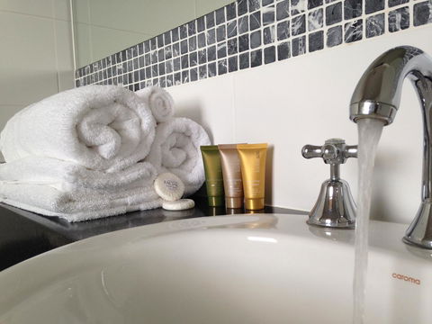 Auldington Hotel - Australian Directory 14