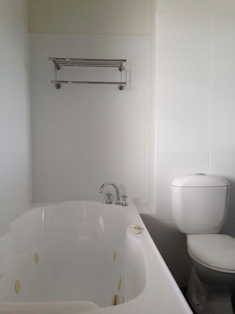 Auldington Hotel - Australian Directory 44