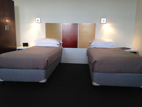 Auldington Hotel - Australian Directory 22