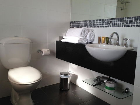 Auldington Hotel - Australian Directory 4
