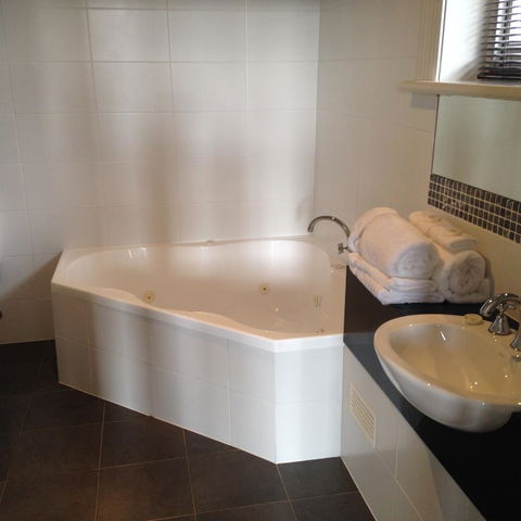 Auldington Hotel - Australian Directory 20