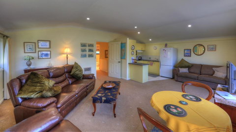 Birchwood On The River - Devonport, Tasmania - Self-Contained And Self-Catering Accommodation - Australian Directory 17