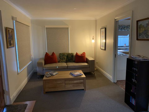 City Townhouse Walking Distance To City - Australian Directory 2