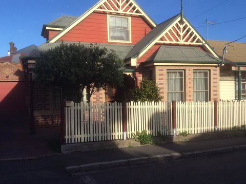 City Townhouse Walking Distance To City - Australian Directory 0