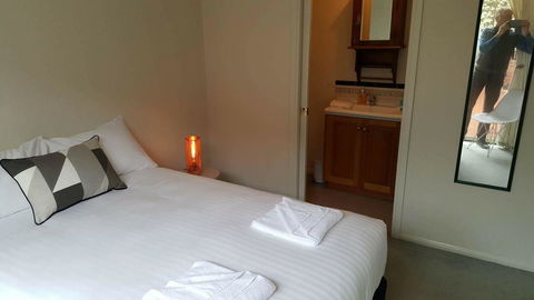 City Townhouse Walking Distance To City - Australian Directory 3