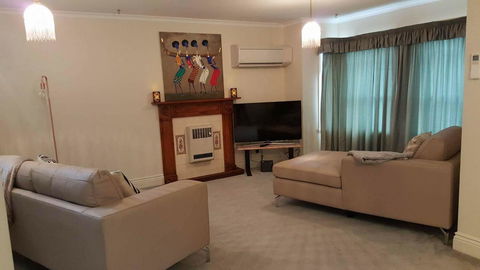City Townhouse Walking Distance To City - Australian Directory 5