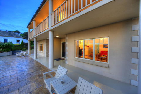 On The Terrace - Australian Directory 44