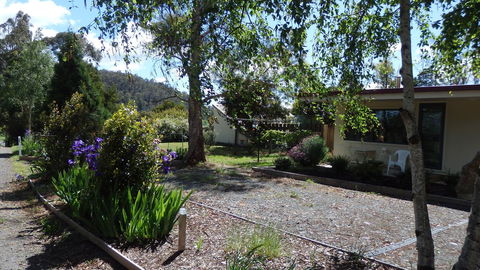 Karoola Cottage Self Contained - Australian Directory 3