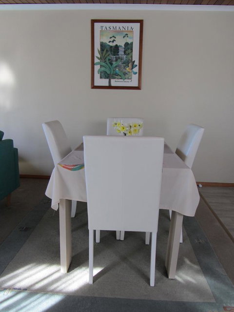 Elm Trees Accommodation @ Ross - Australian Directory 14