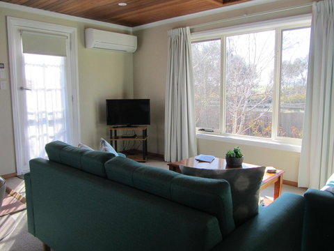 Elm Trees Accommodation @ Ross - Australian Directory 15