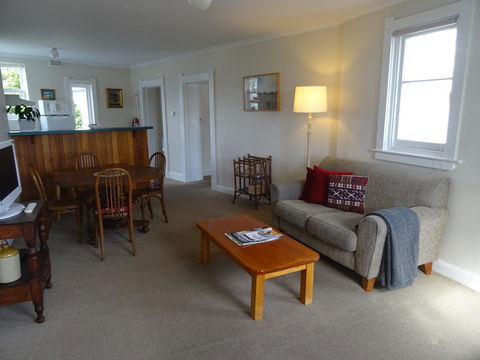 Highbury Apartments - Australian Directory 35