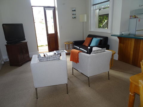 Highbury Apartments - Australian Directory 40