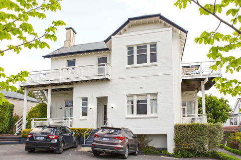Highbury Apartments - Australian Directory 12