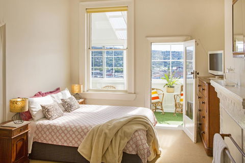 Highbury Apartments - Australian Directory 1